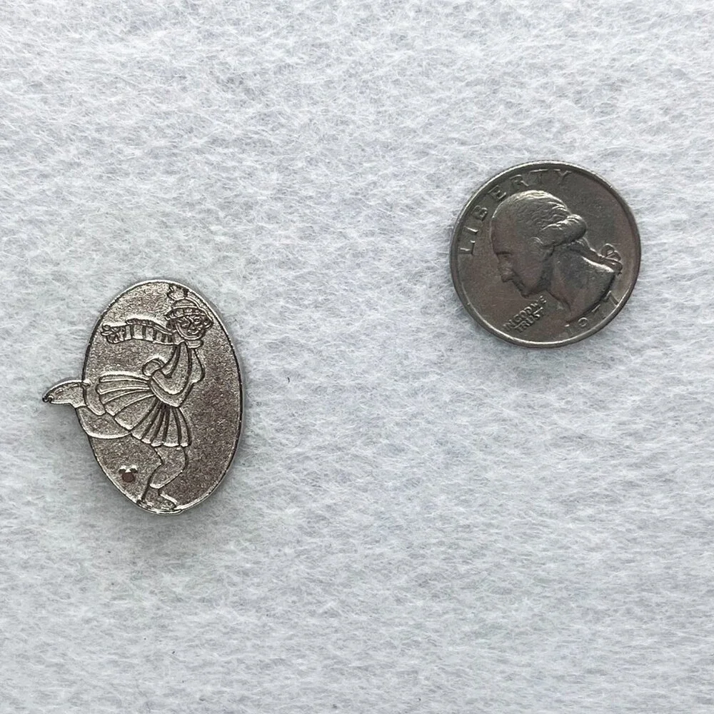 🔮 5/$25 Disney Mickey's‎ Toontown Pinwheels Skater Chaser Pin